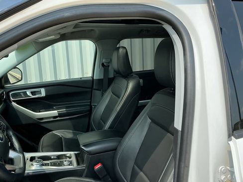 Used 2021 Ford Explorer XLT w/ Equipment Group 202A AWD/4WD image 10