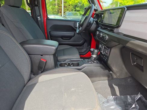 Used 2024 Jeep Gladiator Sport image 10