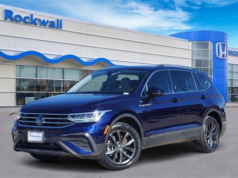 Used 2023 Volkswagen Tiguan SE image 1
