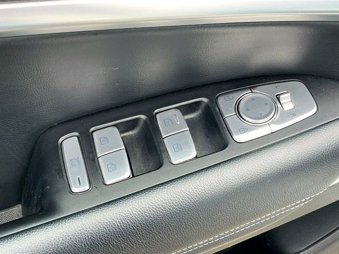 Used 2022 Genesis G70 2.0T RWD image 18