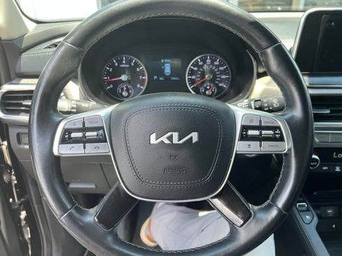 Used 2022 Kia Telluride EX w/ EX Premium Package AWD/4WD image 2