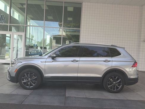 Certified 2023 Volkswagen Tiguan SE FWD image 2