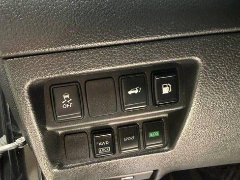 Used 2018 Nissan Rogue SV AWD/4WD image 24