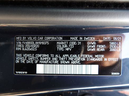 Used 2022 Volvo XC60 T8 Inscription w/ Advanced Package image 32