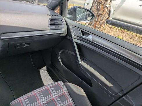 Used 2018 Volkswagen Golf 4-Door FWD image 13