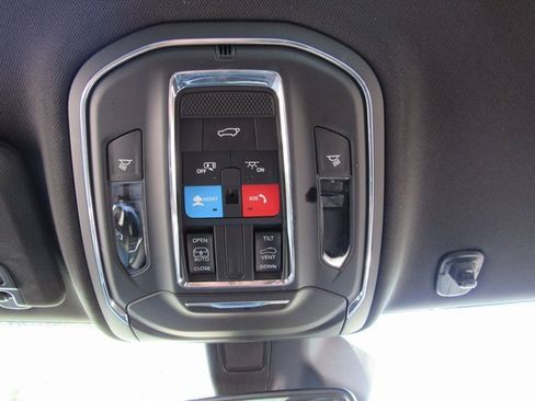 Used 2024 Jeep Grand Cherokee Altitude image 19