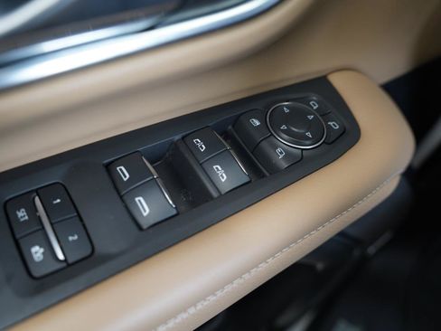 Used 2024 Chevrolet Tahoe Premier AWD/4WD image 25