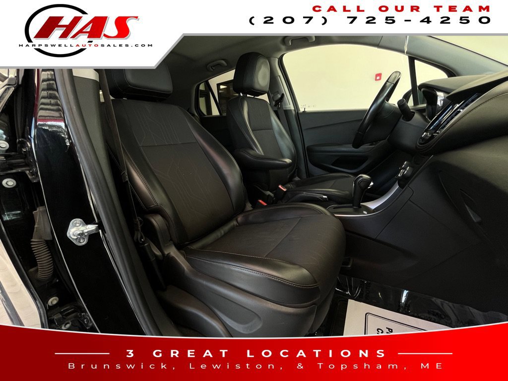 Used 2022 Chevrolet Trax LT w/ Midnight Edition AWD/4WD image 12