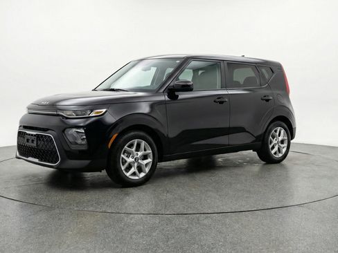 Used 2025 Kia Soul LX w/ LX Technology Package FWD image 3