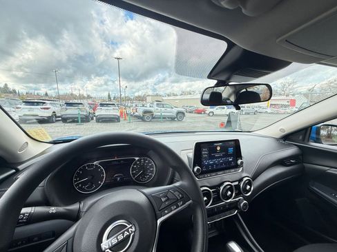 Used 2025 Nissan Sentra SV image 33