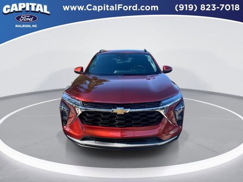 Used 2024 Chevrolet Trax LT image 3