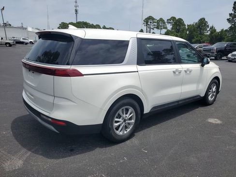 Used 2023 Kia Carnival LX FWD image 6