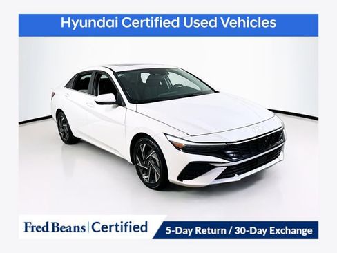 Certified 2025 Hyundai Elantra SEL FWD image 1
