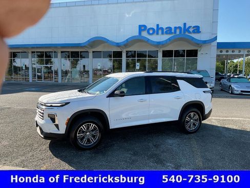 Used 2025 Chevrolet Traverse LT w/ Enhanced Driving Package FWD image 3