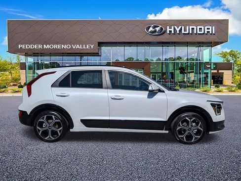 Used 2023 Kia Niro EX Touring image 3