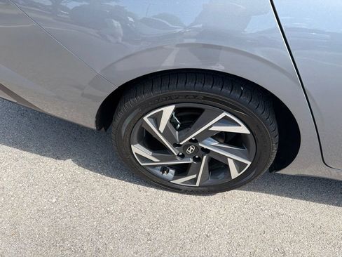 Certified 2025 Hyundai Elantra SEL FWD image 23
