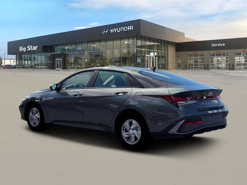 New 2026 Hyundai Elantra SE FWD image 4