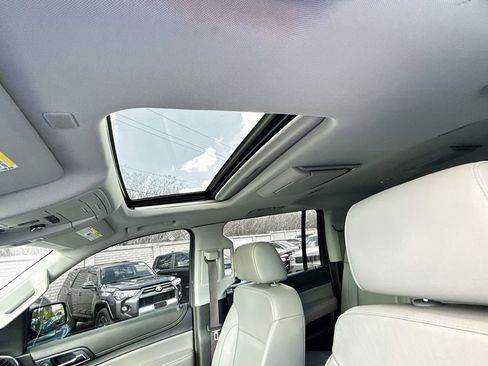 Used 2020 Chevrolet Suburban LT image 24