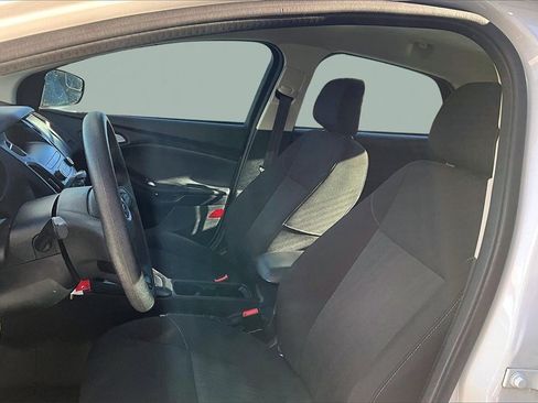 Used 2018 Ford Focus SE w/ SE Appearance Package image 18