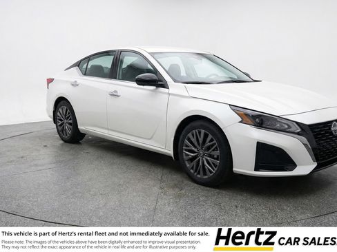 Used 2025 Nissan Altima 2.5 SV image 1