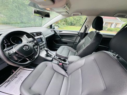 Used 2015 Volkswagen Golf TDI S image 16