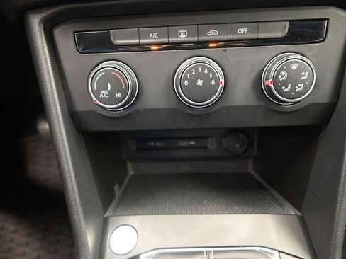 Used 2022 Volkswagen Taos S image 13