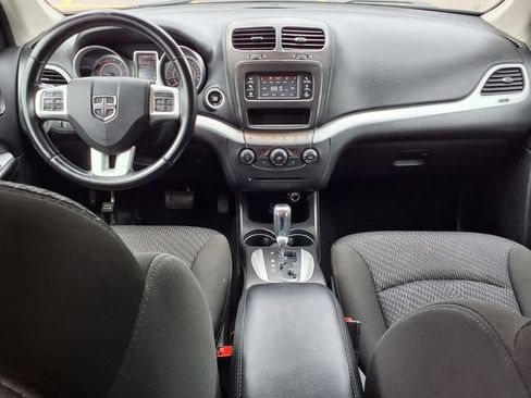 Used 2019 Dodge Journey SE FWD image 8
