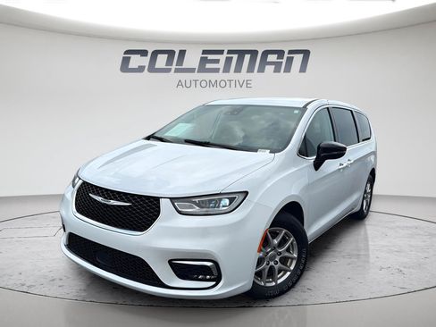 Used 2024 Chrysler Pacifica Touring-L FWD image 1