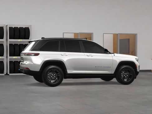 New 2024 Jeep Grand Cherokee Trailhawk w/ Advanced Protech Group II AWD/4WD image 7