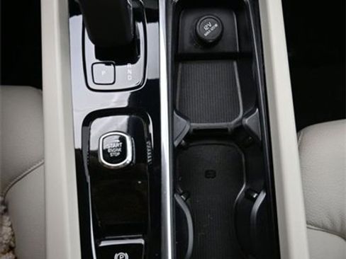 Used 2023 Volvo XC60 B5 Plus w/ Protection Package Premier image 11