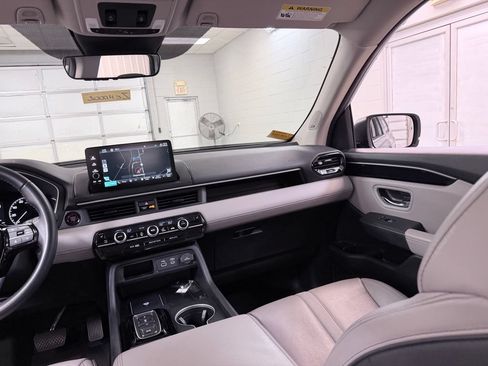 Used 2023 Honda Pilot Touring image 36