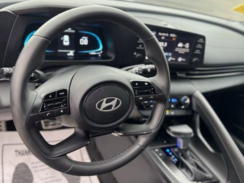 Certified 2025 Hyundai Elantra Sport image 12