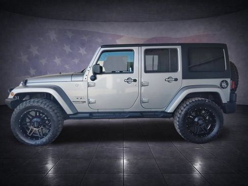 Used 2018 Jeep Wrangler Unlimited Sahara w/ Connectivity Group AWD/4WD image 2