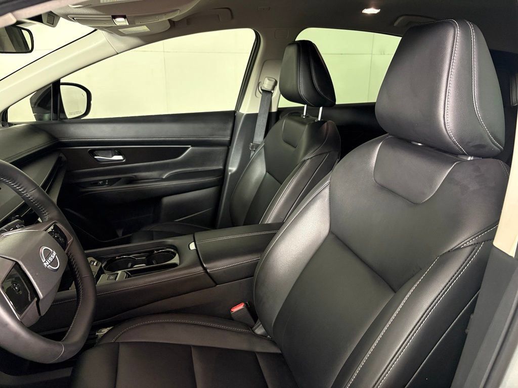 Certified 2025 Nissan Murano SV FWD image 18