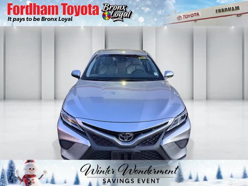 Used 2018 Toyota Camry SE image 1
