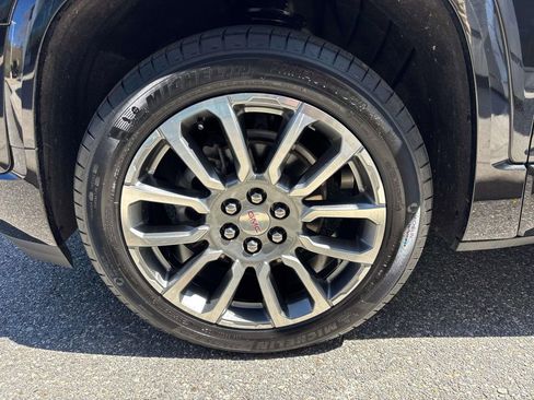 Used 2022 GMC Acadia Denali w/ Denali Ultimate Package AWD/4WD image 8