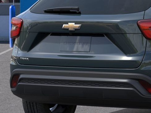 New 2026 Chevrolet Trax LS w/ LS Convenience Package FWD image 38