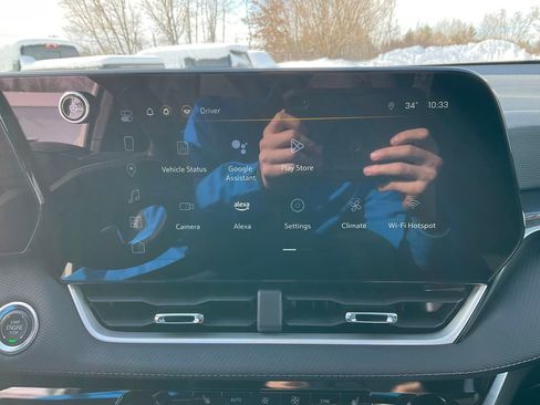 Used 2025 Chevrolet Equinox LT w/ Convenience Package II image 12