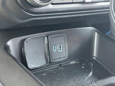 Used 2023 Ford Bronco Outer Banks image 6