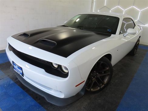 Used 2022 Dodge Challenger SRT Hellcat w/ Plus Package RWD image 5