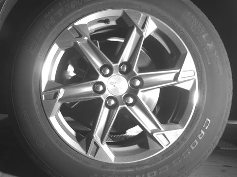 Used 2025 Chevrolet Blazer LT FWD image 12