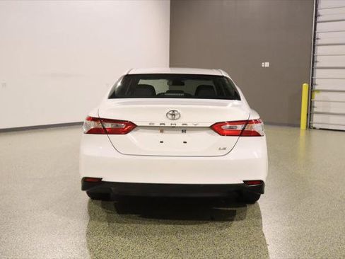 Used 2018 Toyota Camry LE FWD image 9
