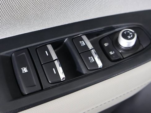 Used 2025 Subaru Forester Premium image 37