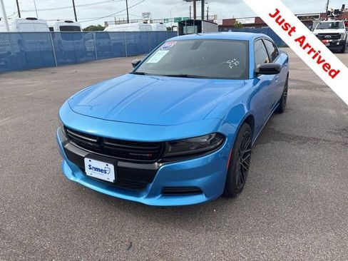 Used 2023 Dodge Charger SXT w/ Blacktop Package RWD image 3