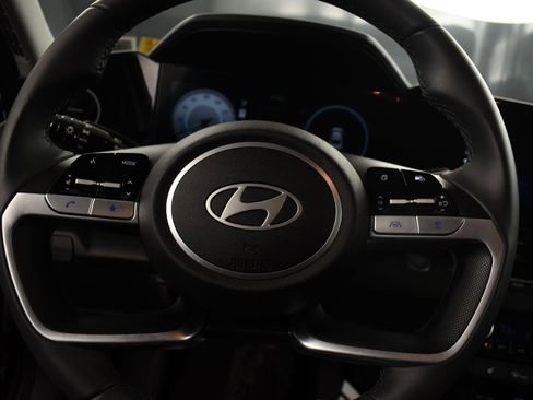 Used 2025 Hyundai Elantra SEL image 41