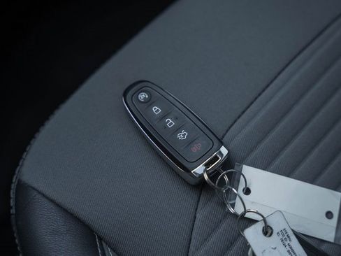 Used 2019 Ford Escape SE image 45