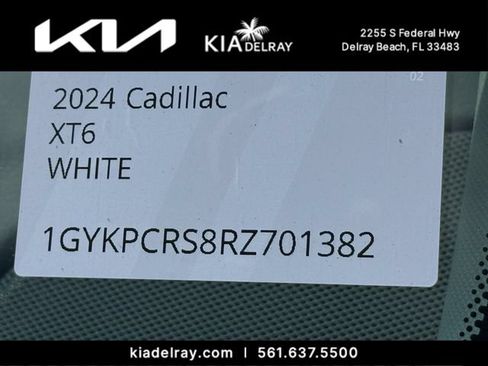 Used 2024 Cadillac XT6 Premium Luxury w/ Technology Package FWD image 5