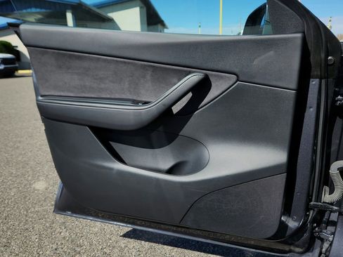 Used 2020 Tesla Model Y Long Range image 14