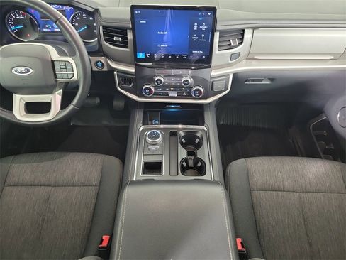 Used 2022 Ford Expedition XLT image 14