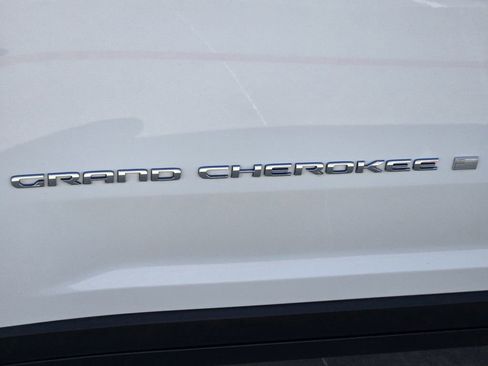 Used 2022 Jeep Grand Cherokee Limited 4xe w/ Luxury Tech Group II AWD/4WD image 11